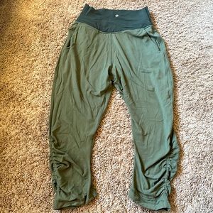Lululemon cropped pants size 6